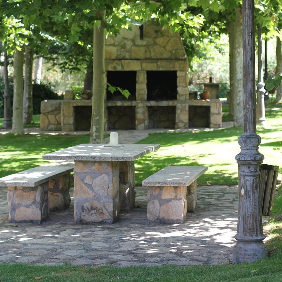 Hotel Ribera Del Corneja Navacepedilla de Corneja Extérieur photo
